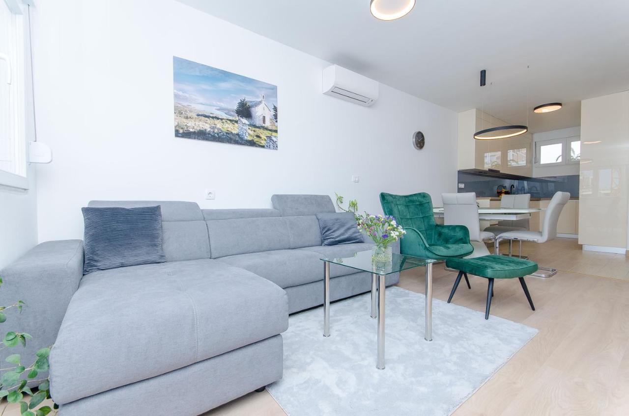 Modern Living Apartment Airy Split Buitenkant foto